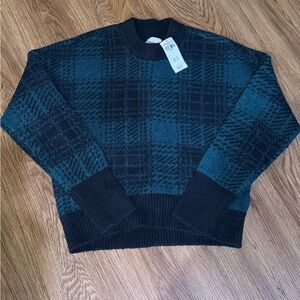 Abercrombie & Fitch Blue and Black Crew Neck Sweater